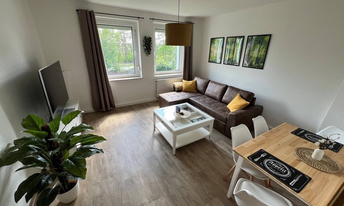 Gross-Sarchen Apartamento | Charming 3-Room Apartment in Hoyerswerda, Lusatian Lake District