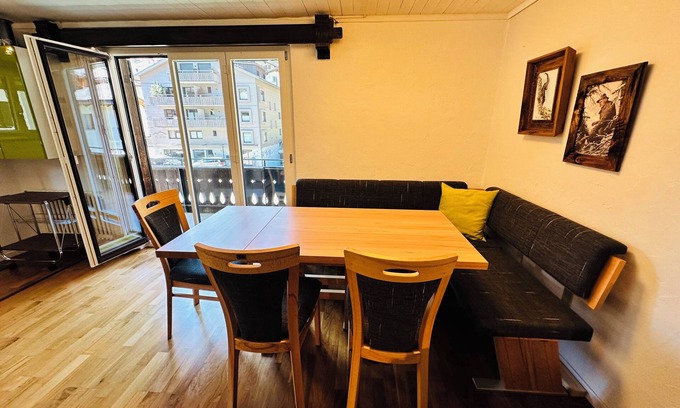 Klosters-Serneus Apartamento | Charming 3½ room apartment centrally located in Klosters near Gotschnabahn