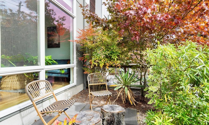 Old Ballard Casa | Charming 3B Ballard townhome w/Workspace & AC, Walkable to everything!