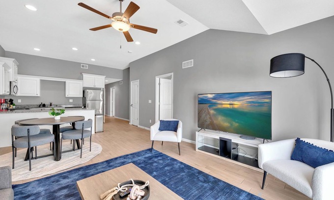 Blue Springs Casa | Charming 3bd, 2ba single-level TH w/ garage, ADA