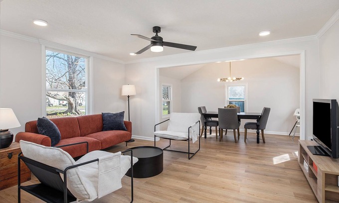 Overland Park Casa | Charming 3BD 2BR Dog Friendly