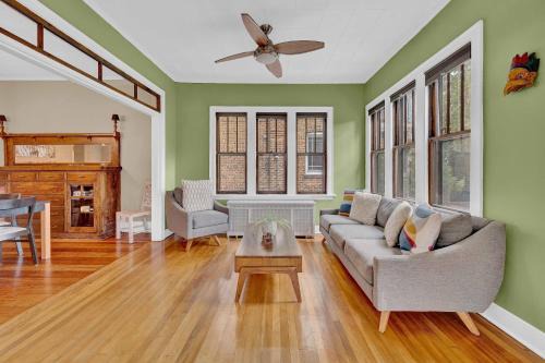 Andersonville Casa | Charming 3bd Bungalow in Vibrant Andersonville home