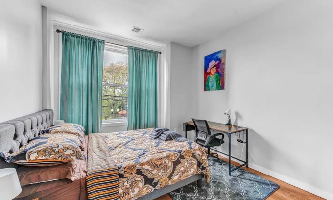 West New York Apartamento | Charming 3BHK - 15 mins bus ride to Time Sq., NYC