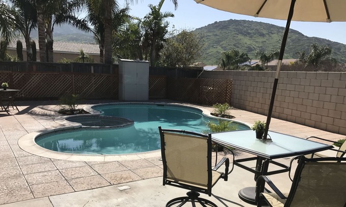 Southridge Village Casa | Encantador 3BR / 2BA INICIO con PISCINA Y JACUZZI