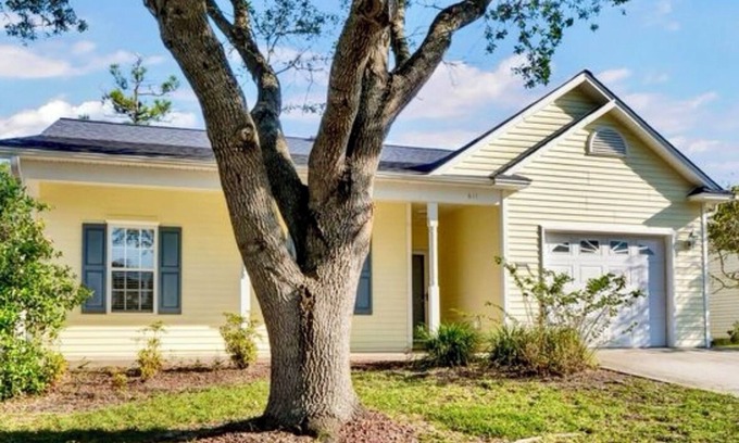 Myrtle Grove Casa | Charming 3BR/2BA Retreat Near Carolina Beach