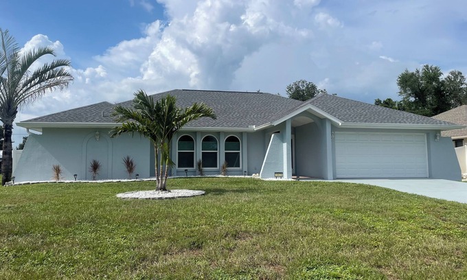 Port Charlotte Casa | Charming 3BR/2Bath house + Private Poolside Oasis in Port Charlotte