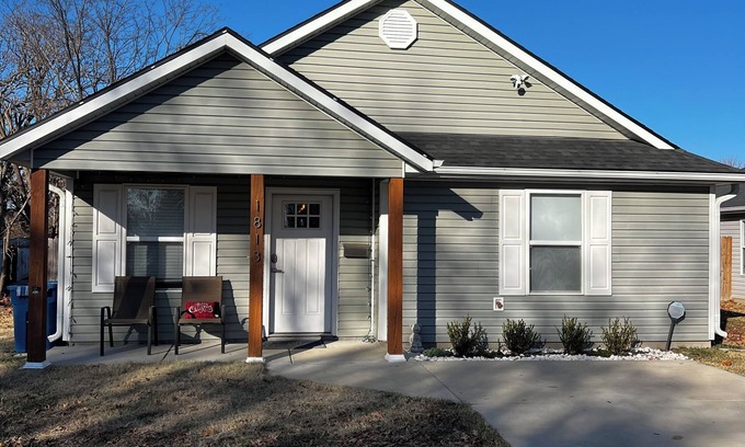 Joplin Casa | Charming 3BR/2Bath home with firepit, large fenced yard, pet friendly.
