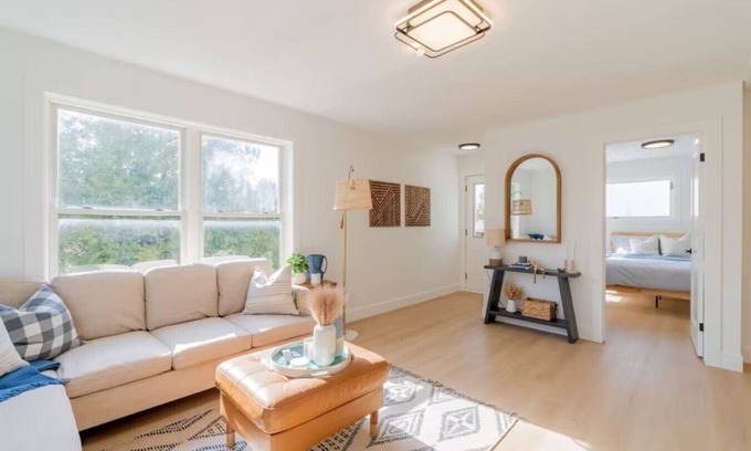 Grand Bend Casa | Charming 3BR Beach House with BBQ in Grand Bend