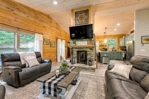 Cullowhee Casa | Charming 3BR Cabin with Hot Tub and Fire Pit Near WCU