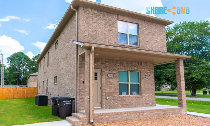 Jacksonville Casa | Charming 3BR Family Stay | Fenced Yard & Streaming TV