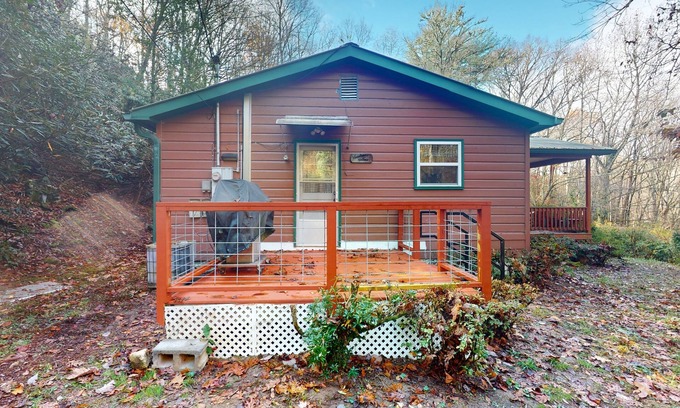 Scaly Mountain Casa | Charming 3BR home in Scaly Mountain with a full kitchen and high speed internet
