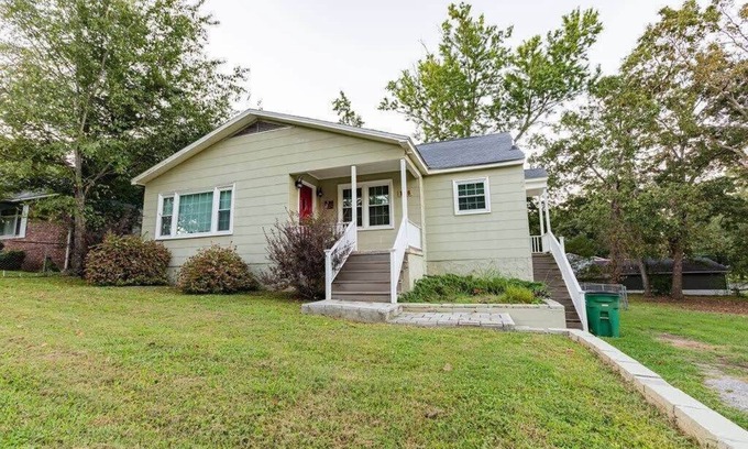 Rossville Casa | Charming 3BR Home in Rossville, GA Family Retreat