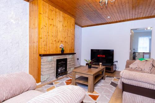 Ridgeway Casa | Charming 3BR House - Perfect for Group Stays
