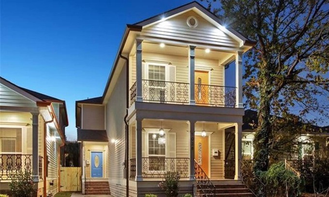 Tulane - Gravier Apartamento | This duplex is a 3 bedroom(s), 2 bathrooms, located in New Orleans, LA.