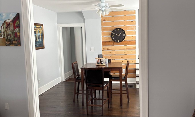 Glen Echo Casa | Charming 3BR Near OSU & Downtown Columbus Fast WiFi & AC