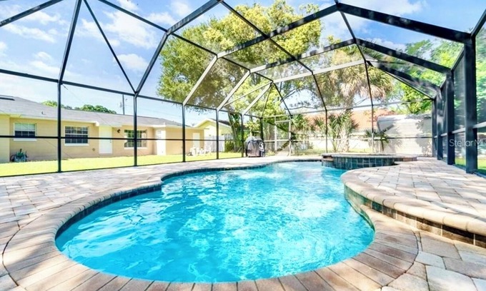 Oakford Park Casa | CHARMING 3BR POOL SPA home in Midtown Tampa!