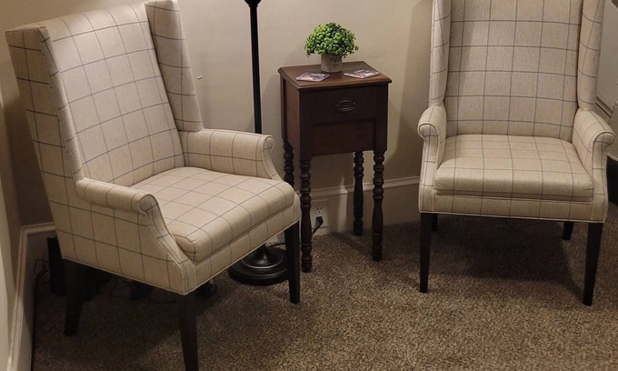 Akron Casa | Charming 3BR Retreat in Kenmore - Near Hospitals & Transportation