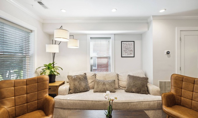 Washington Casa | Charming 3BR Townhome w/Free Parking