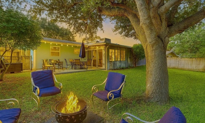 Florida North Atlantic Coast Casa | Charming 3BR Canal Home w/patio dining, Fire Pit & Workspace