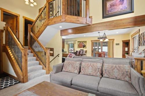 Breckenridge Casa | Charming 3BR with Hot Tub Walk to Town and Skiing