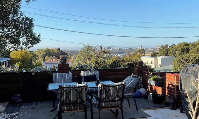 Maylands Casa | Charming 3x2 Townhouse with views!