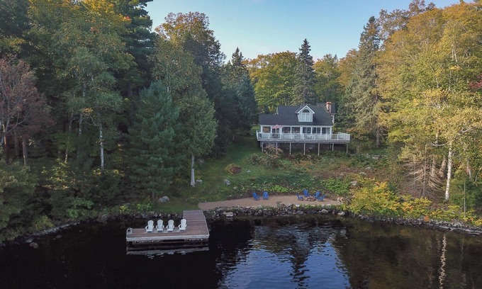 Muskoka Lakes Cabaña | Encantador, 4 habitaciones, 2 baños! Habitación Muskoka! Beaumaris! Vistas increíbles!