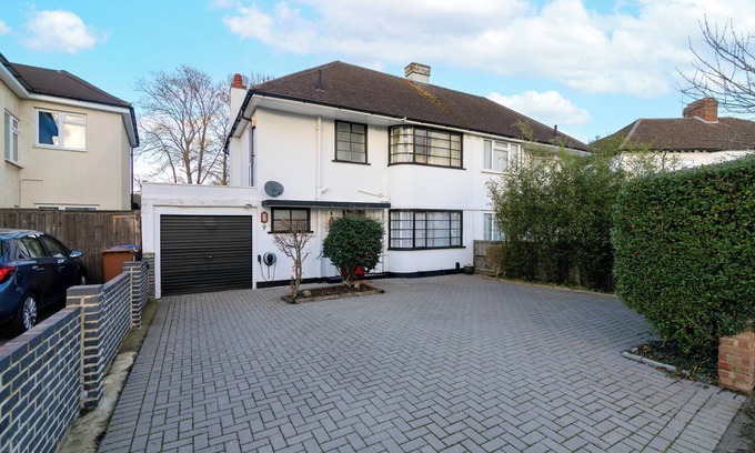 Hatfield Casa | Charming 4-Bed Home with Garden in Hatfield