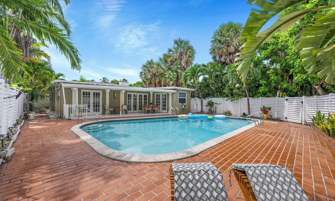 Birch Park Finger Streets Casa | Charming 4-bedroom house with AC and WiFi in lovely Fort Lauderdale