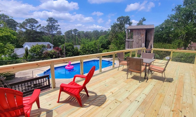 North Augusta Casa | Charming 4-bedroom house with large pool, backyard oasis and AC in North Augusta