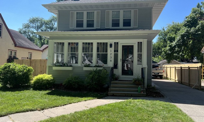 Fargo Casa | Charming 4 bedroom, 2 bath home near dowtown Fargo.