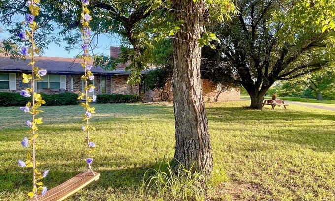 Decatur Otro | Charming 4-bedroom 3-bath Farmhouse at Pecanway Farm