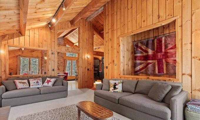 Winhall Casa | Charming 4-bedroom, 3 bath ski house 8 minutes from Stratton Mountain.