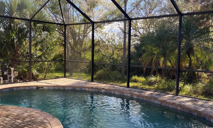 Venetian Falls Casa | Charming 4-bedroom 3- bathrooms house with pool, Wi-Fi in lovely Venice FL.