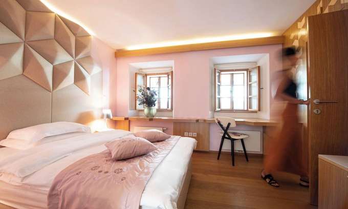Hrib pri Hinjah Cama Y Desayuno | Charming 4-Bedroom B&B Where Tradition Meets Modern Comfort