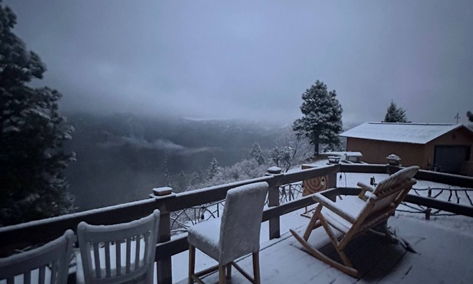 Boise Cama Y Desayuno | Charming 4-bedroom B&B with near 360 Views & WiFi in the Boise Mountains!