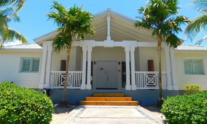 Alice Town Casa | Charming 4-bedroom house with WiFi, AC in marvelous Bailey Town