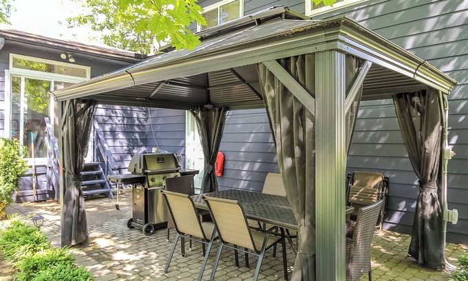 Wasaga Beach Casa | Charming 4-bedroom house with AC, WiFi in brilliant Wasaga Beach