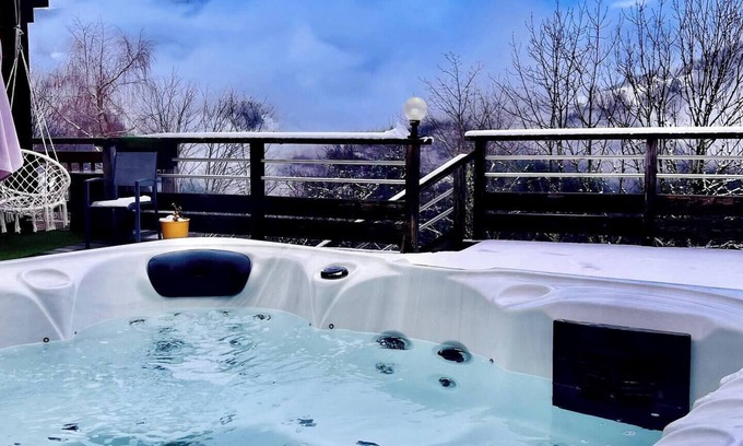 Les Clefs Chalet De Esquí | Charming 4-bedroom chalet in mountain vilage Les Clefs with private Hot Tub