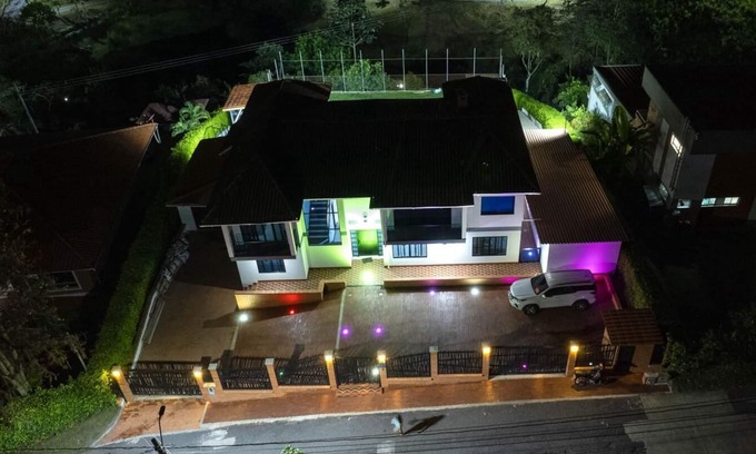Pereira Casa | Charming 4-bedroom house with WiFi and AC in beautiful Tres Puertas