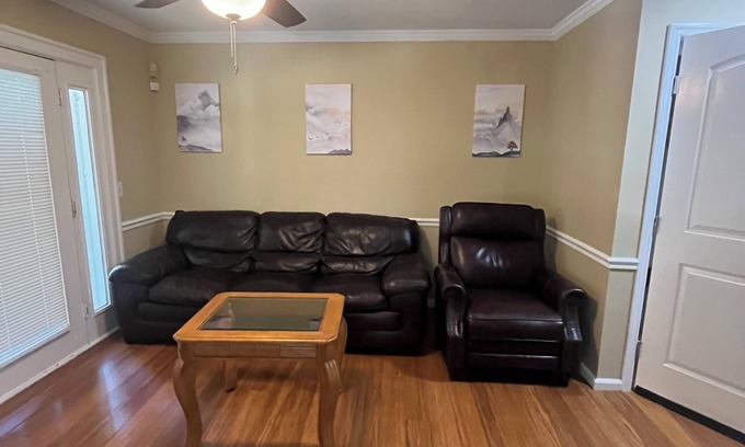 Dalton Casa | Charming 4-bedroom Duplex with AC and WiFi in Dalton