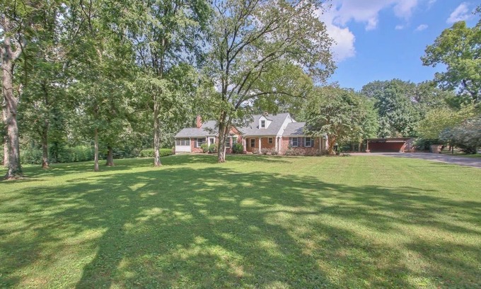 Green Hills Casa | Charming 4-bedroom estate with AC and high-speed Wi-Fi in Nashville!