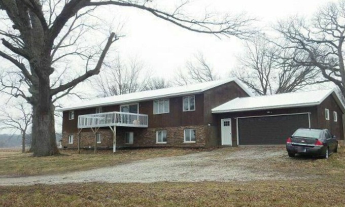 Sperry Otro | Charming 4-bedroom farmhouse in Burlington with AC