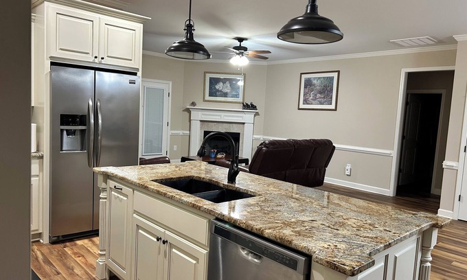 Johnston County Casa | Charming 4-bedroom farm house retreat where luxury meets nature in Smithfield.