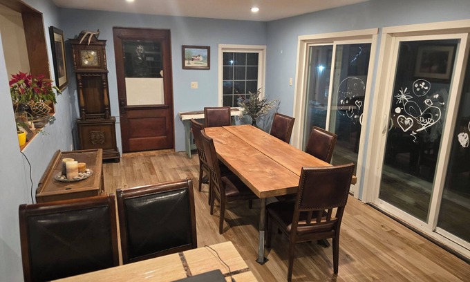Peshtigo Otro | Charming 4-bedroom farmhouse with AC and WiFi in Peshtigo