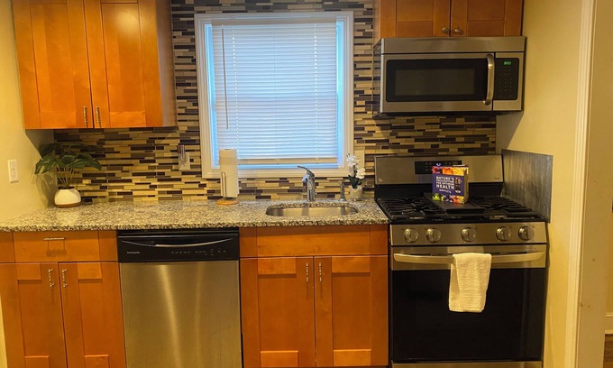 Bloomfield Casa | Charming 4 bedroom house in welcoming Bloomfield with AC
