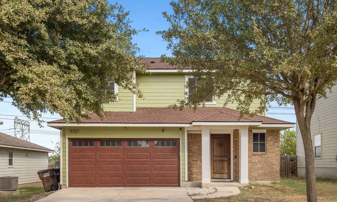 West San Antonio Casa | Charming 4-bedroom house with WiFi and AC in wonderful San Antonio