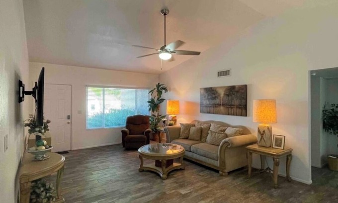 Casa Rica Casa | Charming 4-bedroom house in marvelous Scottsdale with AC, WiFi, swimming pool.