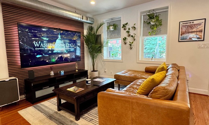 Stanton Park Casa | Charming 4-bedroom house with WiFi and AC in enchanting Washington