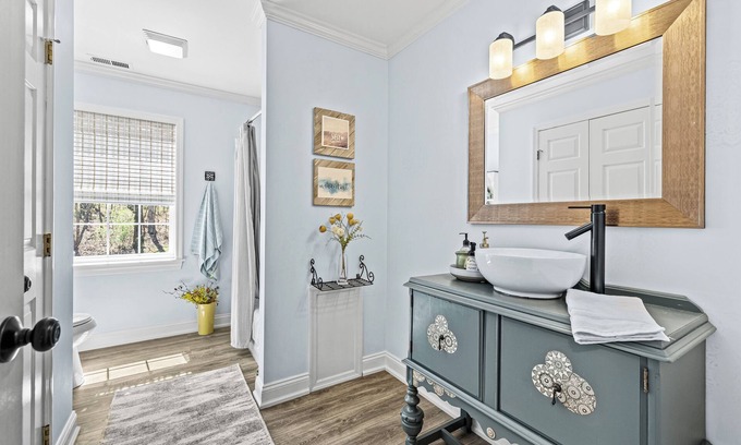 White Hall Casa | Charming 4-bedroom house nestled on 5 picturesque and tranquil wooded acres!