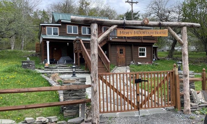 Elka Park Casa | Charming 4-bedroom house bordering the catskill park preserve. unique beautiful